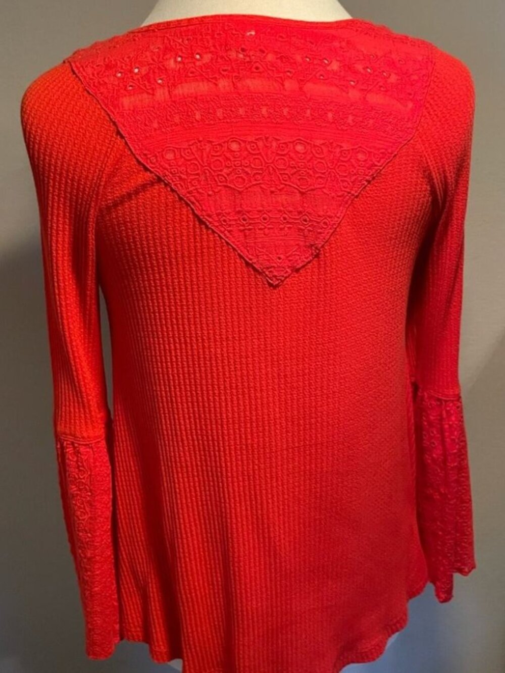 Partisan Boho Red Ribbed Bell Sleeve Embroidered Blouse - XS - Picture 2 of 4